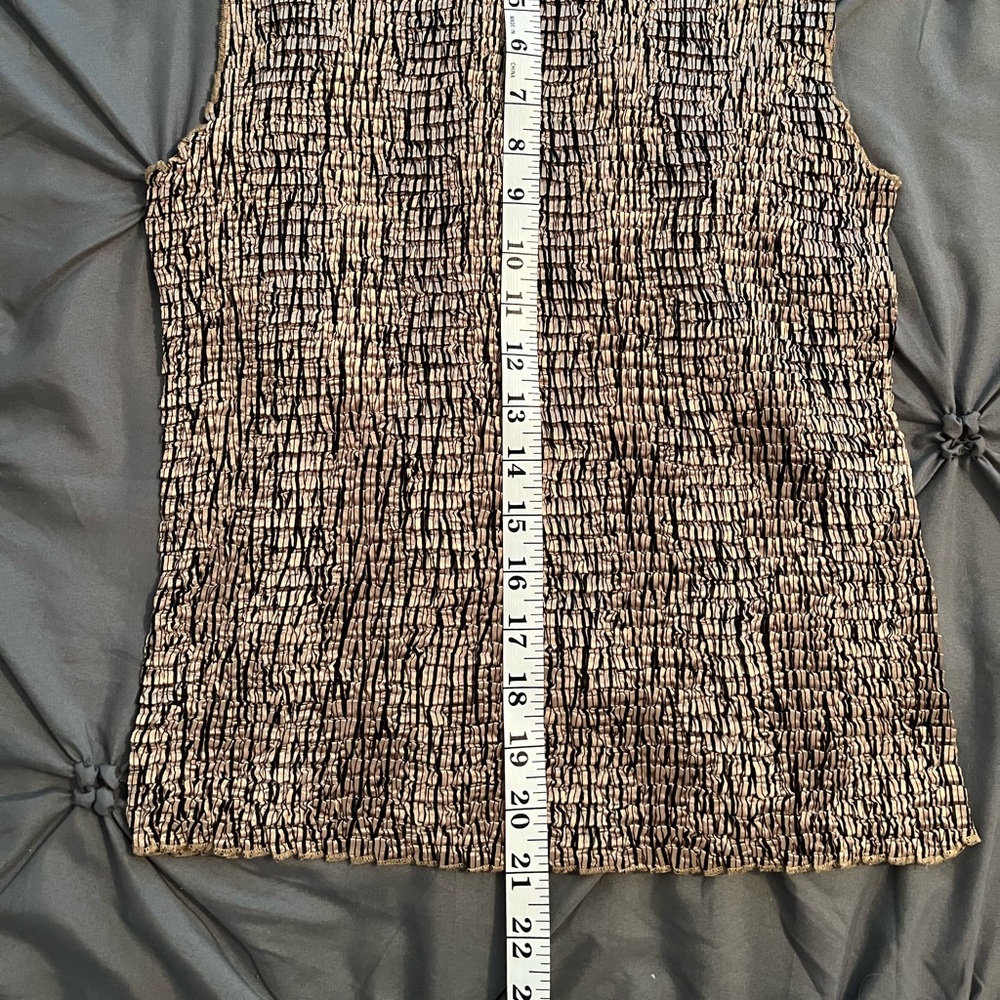 Plisse stretchy mock turtleneck sleeveless top - Picture 5 of 6